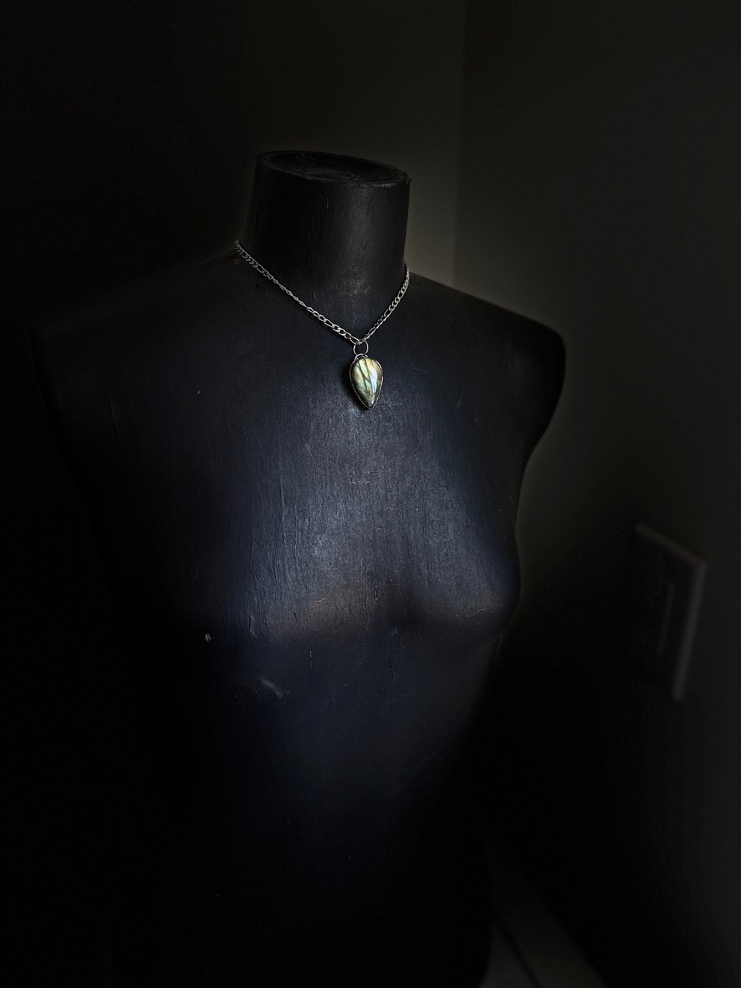 Metamorphosis choker