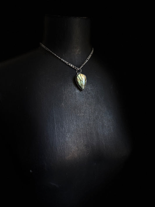 Metamorphosis choker