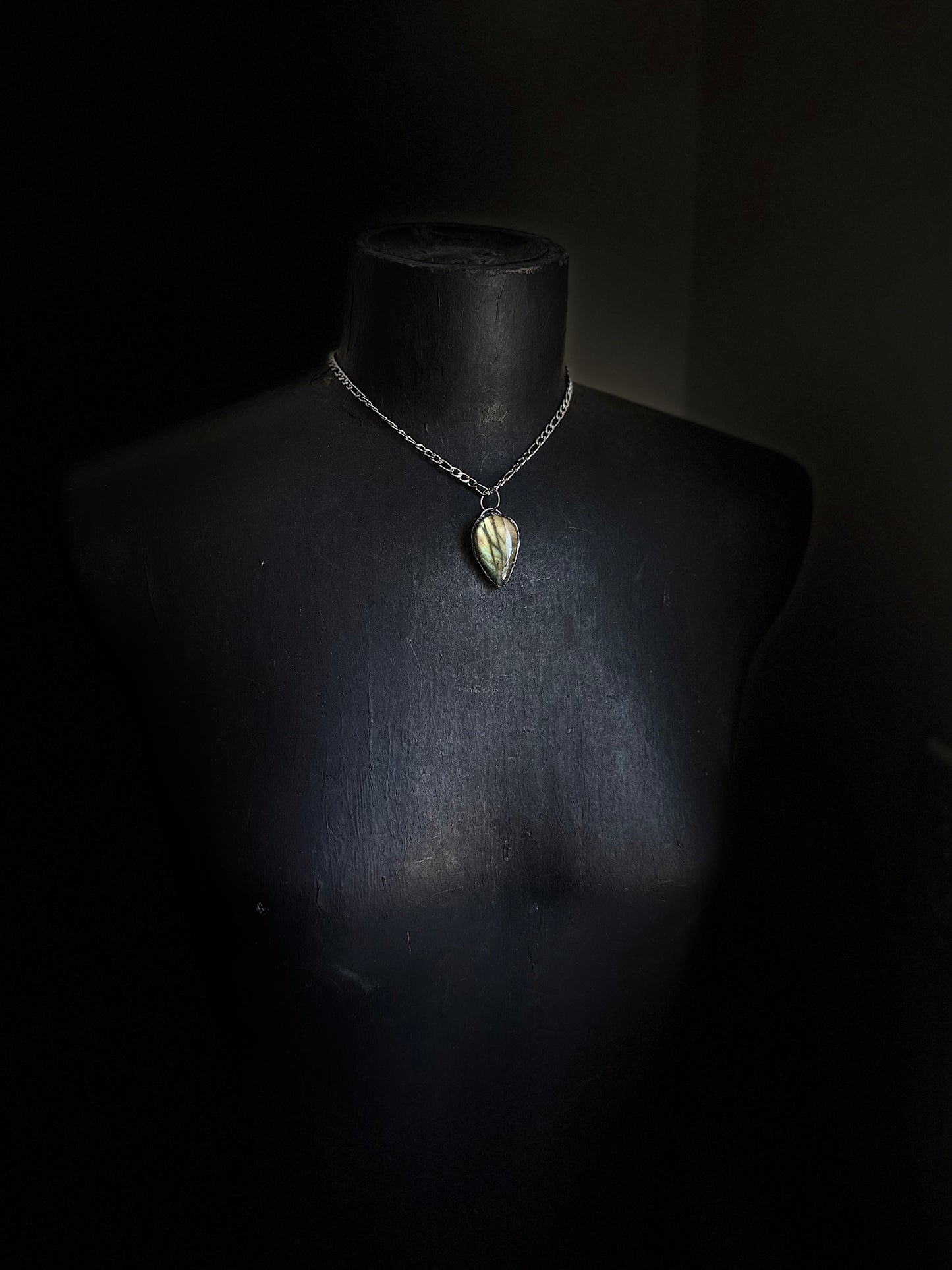 Metamorphosis choker