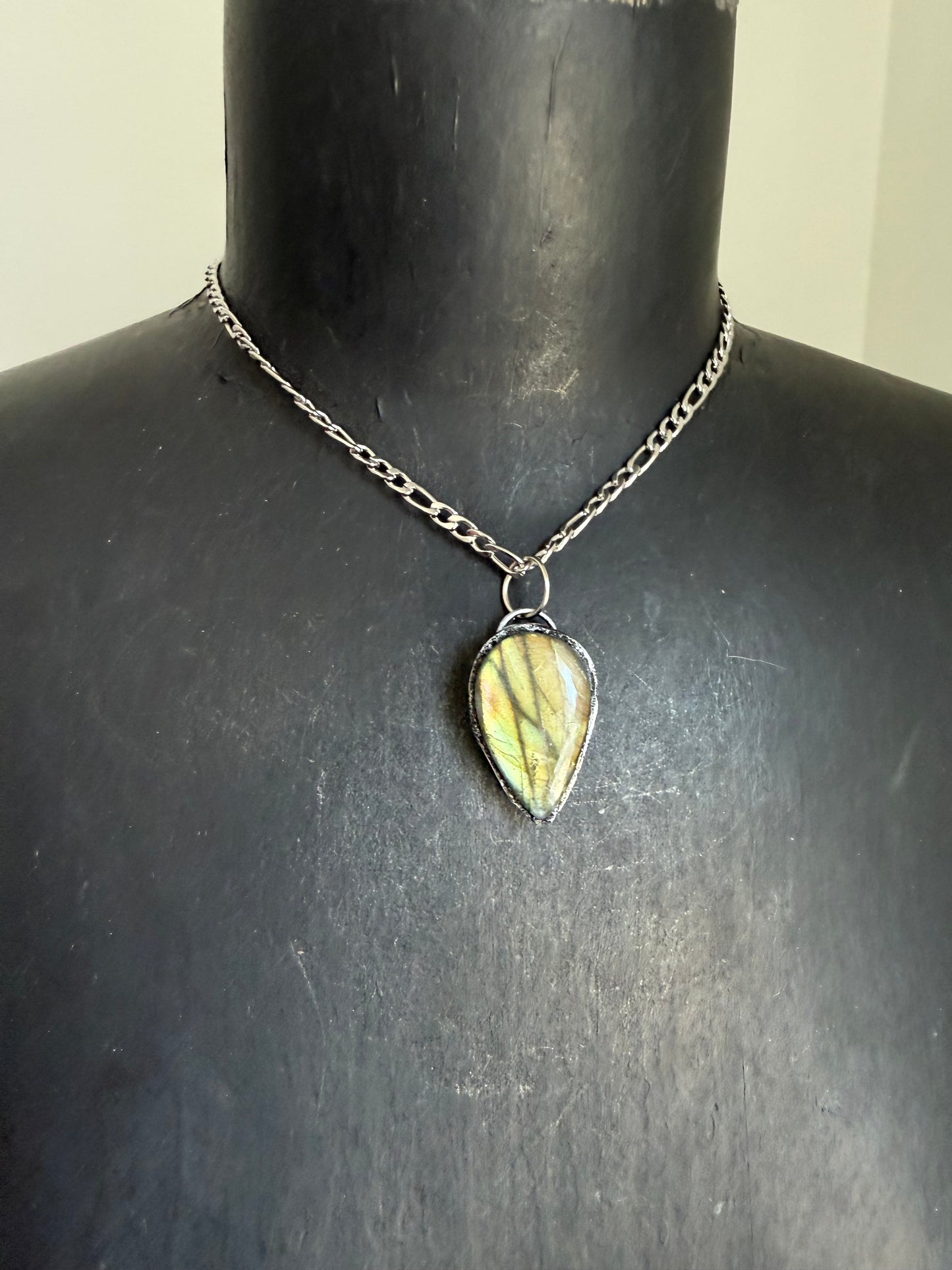 Metamorphosis choker