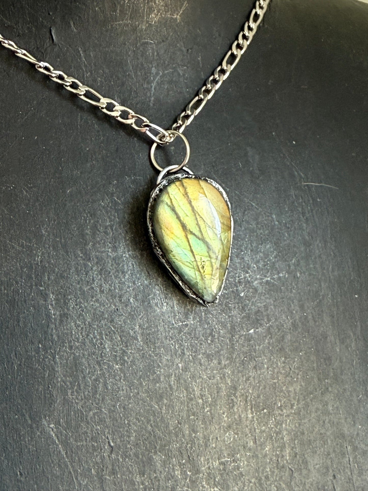 Metamorphosis choker