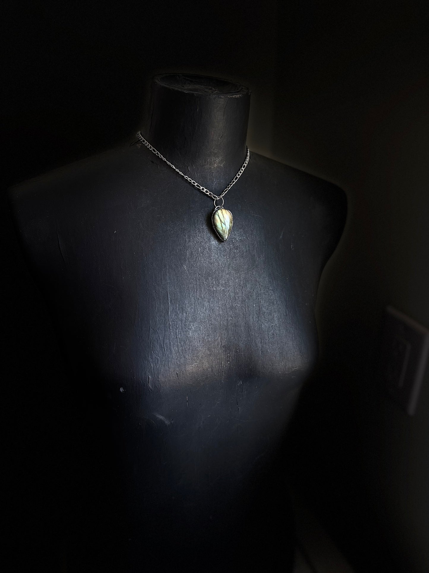 Metamorphosis choker