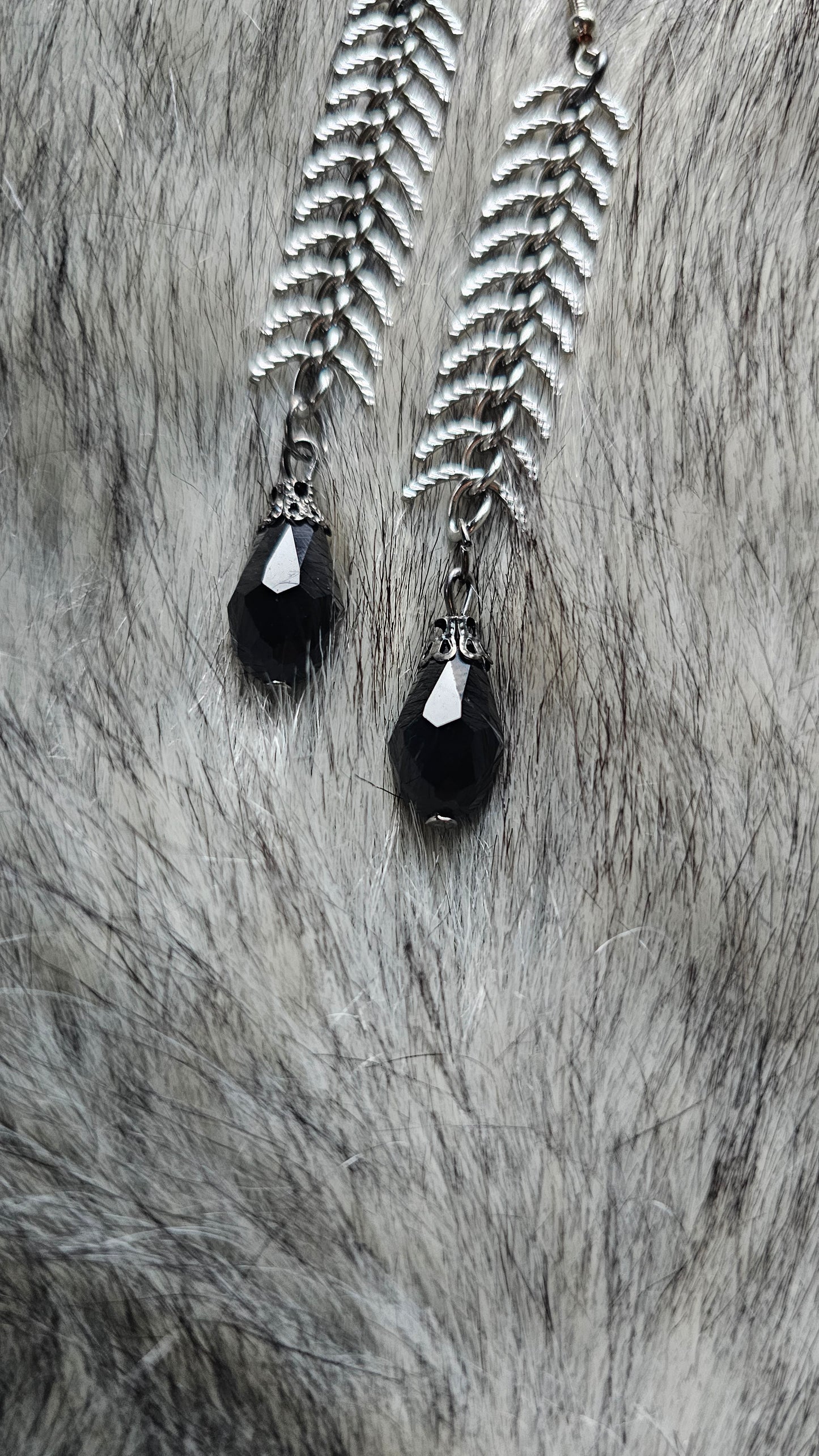 Strength Earrings-Black