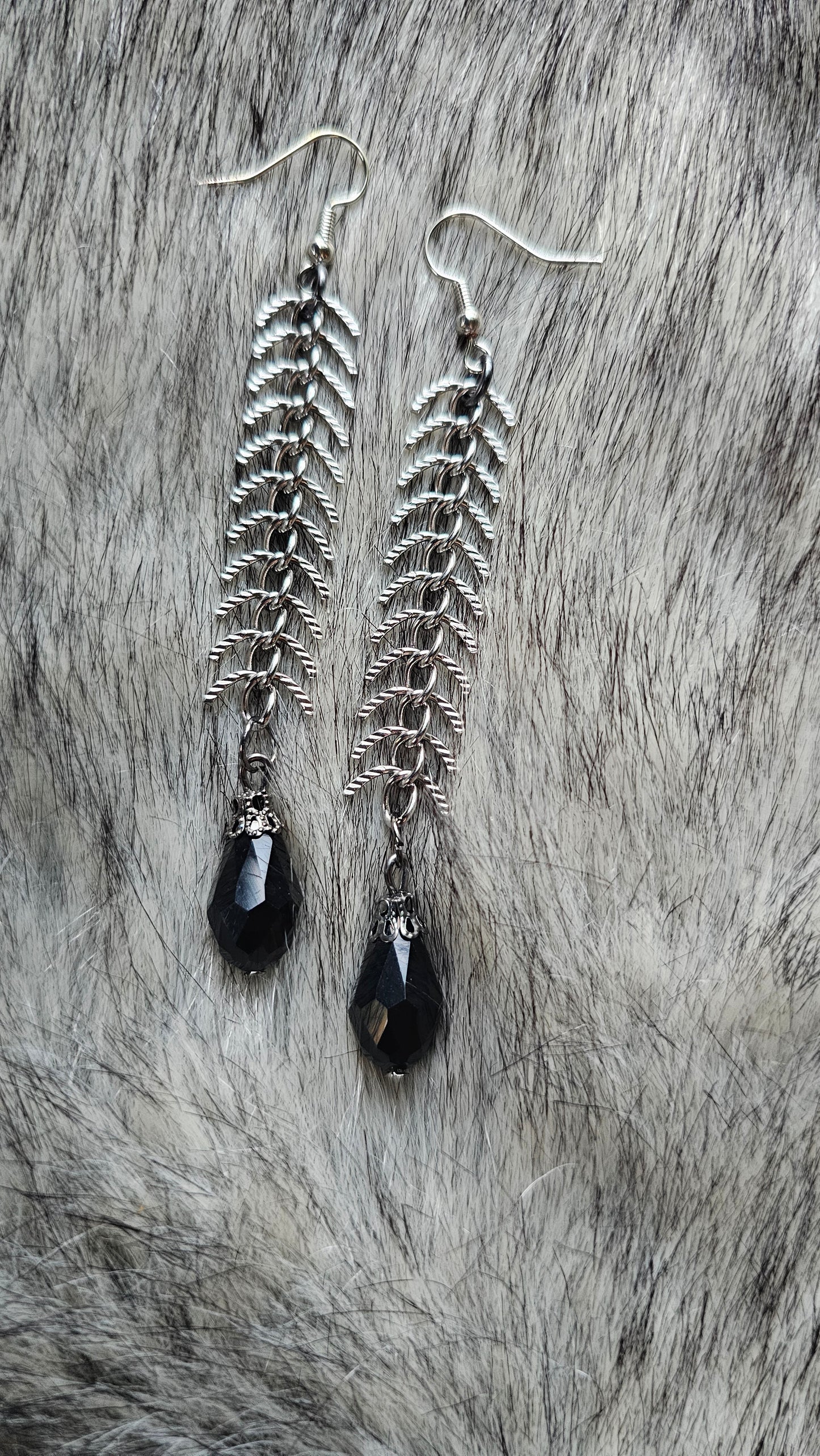 Strength Earrings-Black